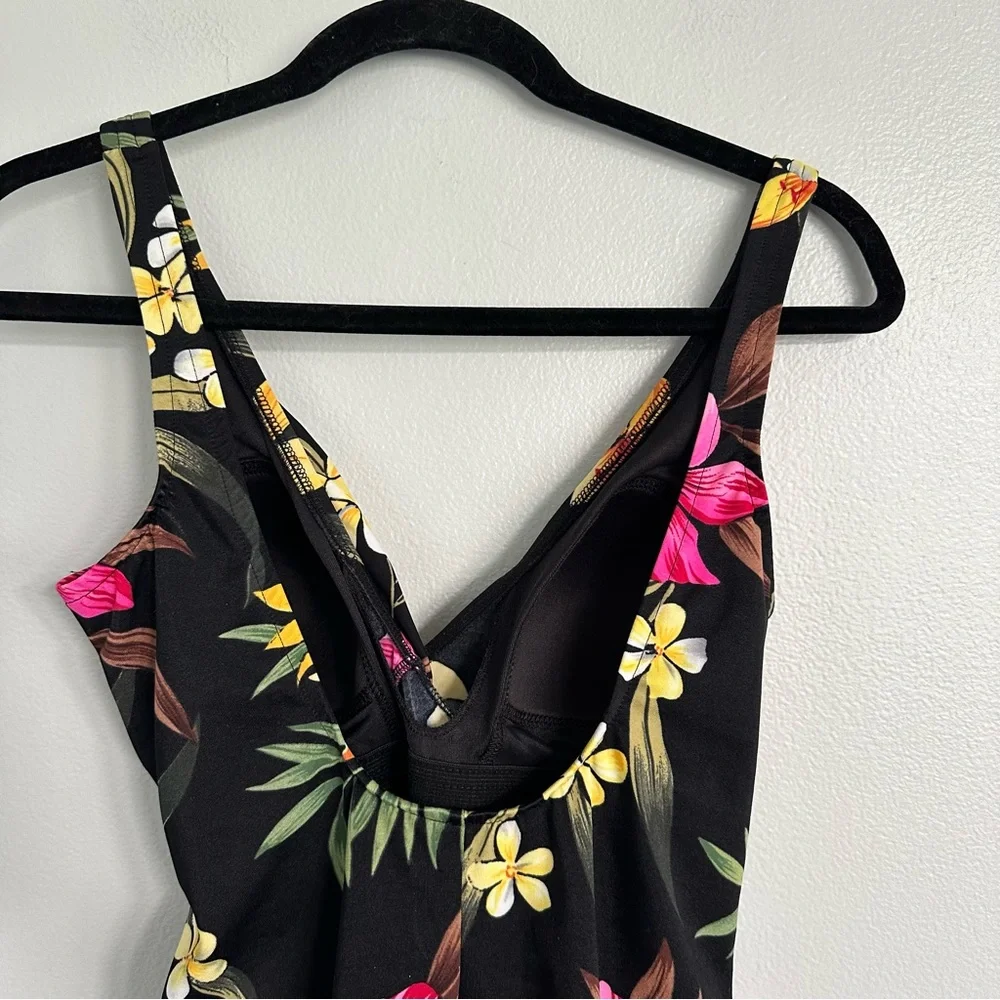Miraclesuit Black Tropical Floral Surplice one-piece swimsuit Size 12 - Picture 4 of 9